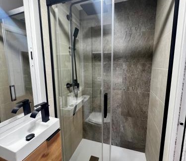 San Francisco-Ribera Apartment | Lineros