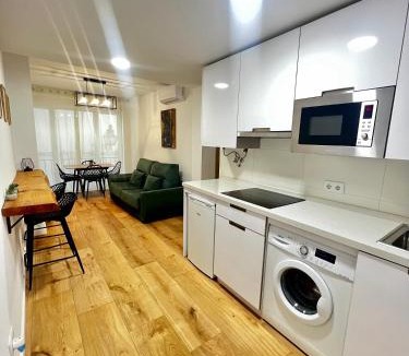 San Francisco-Ribera Apartment | Lineros