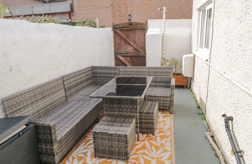Llandudno Cottage | LISBOA, pet friendly, character holiday cottage in Llandudno