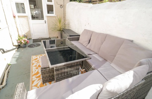 Llandudno Cottage | LISBOA, pet friendly, character holiday cottage in Llandudno