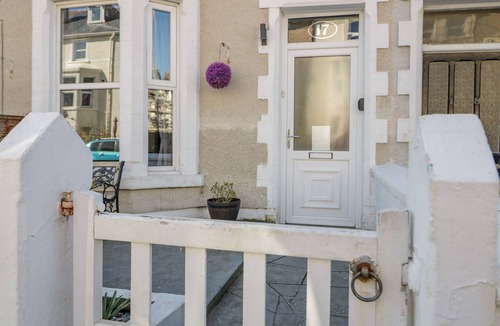 Llandudno Cottage | LISBOA, pet friendly, character holiday cottage in Llandudno