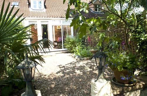 Friston Cottage | Little Chequers is a pretty pet friendly cottage , sleeps 3. close to Aldeburgh