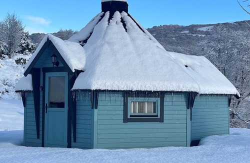 Balmacara Cottage | LITTLE LUXE LODGES 2, romantic, with a garden in Kyle Of Lochalsh