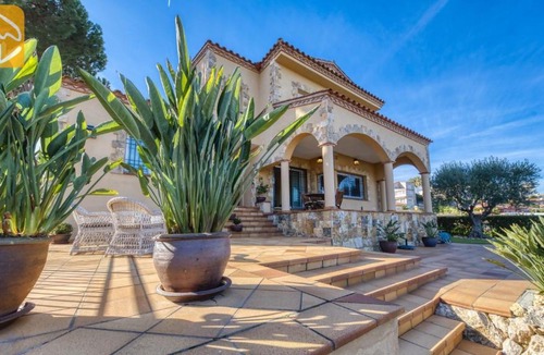 Condado del Jaruco Villa | Lloret de Mar Villa Sleeps 8 Pool WiFi
