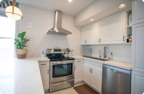 Stratford Apartment | Location Location Location!