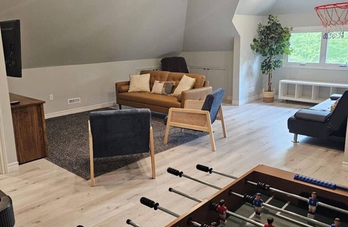 Stratford Apartment | Location Location Location!