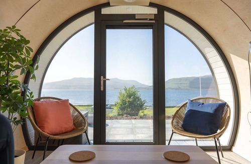 Calgary Cabin | Loch Assapol - sleeps 4 guests in 1 bedroom