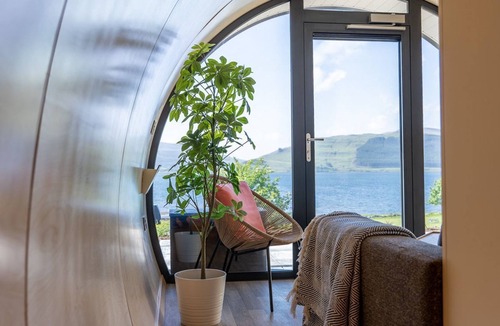 Calgary Cabin | Loch Assapol - sleeps 4 guests in 1 bedroom