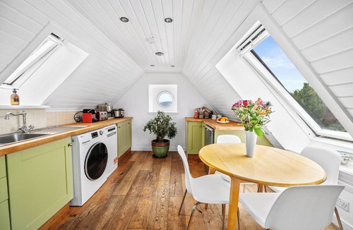 Inveraray Cottage | Loch Fyne Waterfront Cottage: Log Burner. Forest Drive. Dog-Friendly.