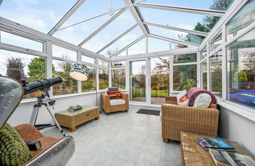 Inveraray Cottage | Loch Fyne Waterfront Cottage: Log Burner. Forest Drive. Dog-Friendly.