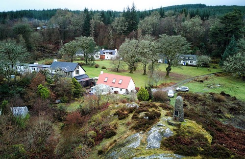Inveraray Cottage | Loch Fyne Waterfront Cottage: Log Burner. Forest Drive. Dog-Friendly.