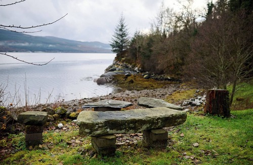 Inveraray Cottage | Loch Fyne Waterfront Cottage: Log Burner. Forest Drive. Dog-Friendly.