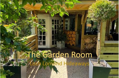 Glasgow Cabin | Loch Lomond Hideaways- Luxury Cabins with Jacuzzi Hot Tubs for Two