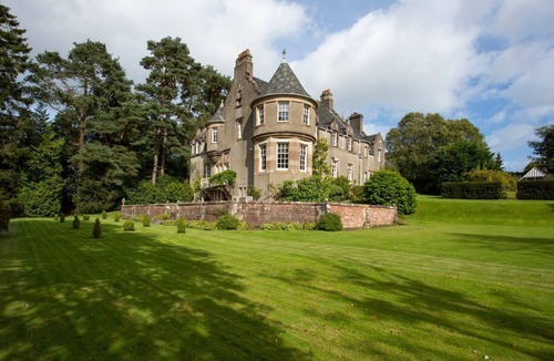 Helensburgh Villa | Loch Lomond Manor - Six Bedroom Villa, Sleeps 10