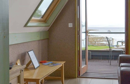 Benderloch Apartment | Loch-side Studio on Loch Etive, North Connel Dundonald Landing