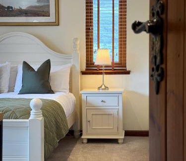 Arrochar Villa | Loch View, Hot Tub, Near Loch Lomond, Pet-friendly