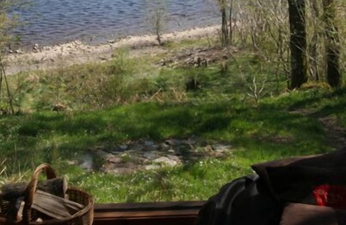 Lerags Ski Chalet | Lochside Chalet With Fireplace, Fantastic Mountain And Lake Views and Fishing.