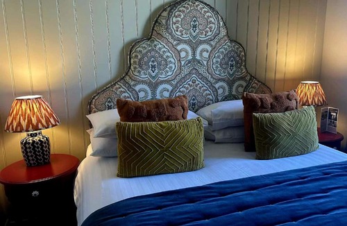Bowmore Hotel | Lochside Hotel