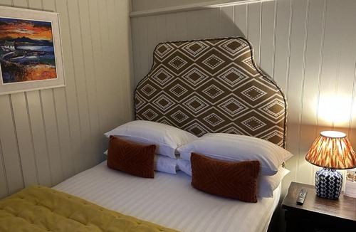 Bowmore Hotel | Lochside Hotel