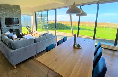 John O'Groats Cottage | Lodge 19 - 3 Bed - a john o'groat that sleeps 6 guests in 3 bedrooms