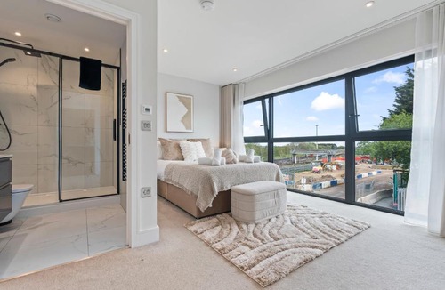 Barnet Apartment | London 1BR Flat Sleeps 5 Comfortably Pool Table Near Tube