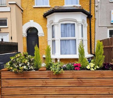 Newham House | London Budget Stay at Forest Gate