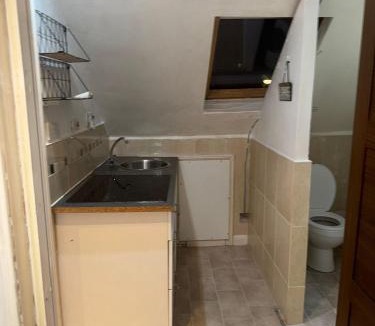 River Apartment | London Budget Stay at Dagenham