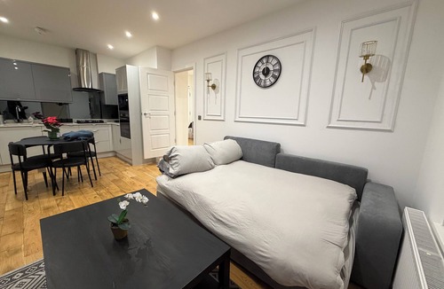 Stratford and New Town Apartment | London City Apartment - ABBA Voyage - London Stadium - Olympic Park - Westfield