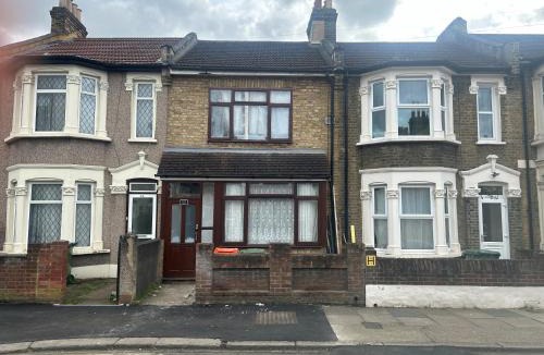 Boleyn House | London Holiday Home