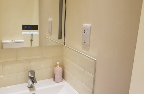 Clayhall Apartment | London Luxury Apartment 1 Bed Studio 1 min walk to Redbridge Tube Station
