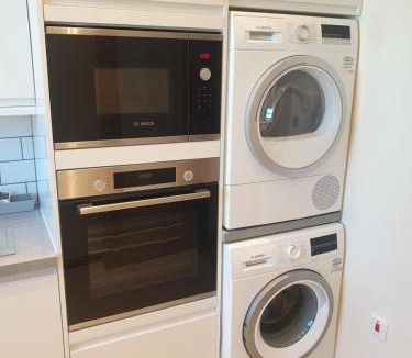 Valentines Apartment | London Luxury Spacious 2 Bedroom Apartment 4 mins from Ilford Stn. FREE parking