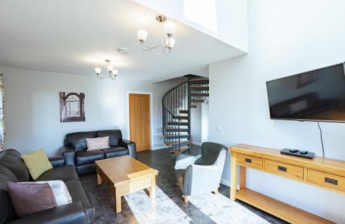 Newton Stewart Ski Chalet | Lord Galloway 31 with Hot Tub