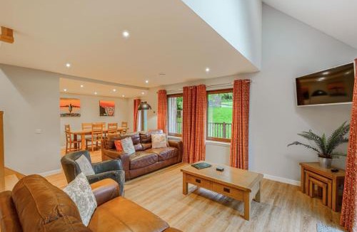 Newton Stewart Ski Chalet | Lord Galloway 36 with Hot Tub