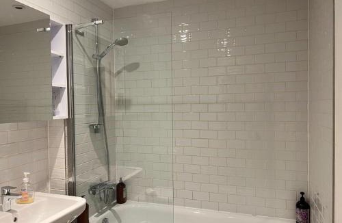 Woolwich Apartment | Lovely 1Bed flat 10mins to Canary Wharf & parking