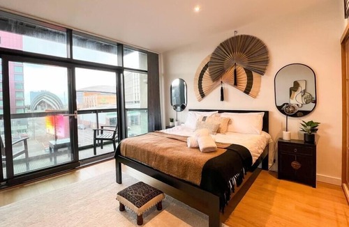 Finnieston Apartment | Lovely 2 Bed Duplex Apartment with Hydro Views
