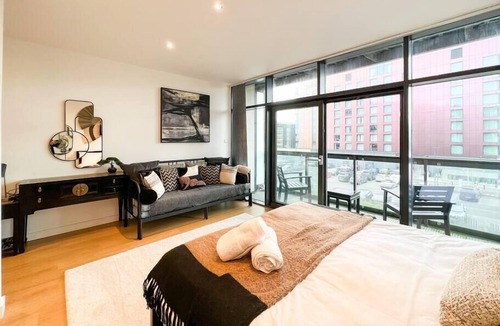 Finnieston Apartment | Lovely 2 Bed Duplex Apartment with Hydro Views