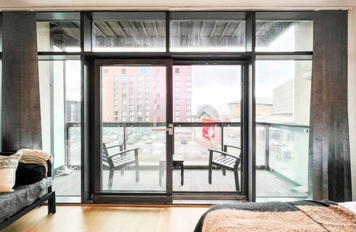 Finnieston Apartment | Lovely 2 Bed Duplex Apartment with Hydro Views