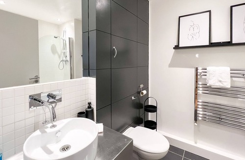 Finnieston Apartment | Lovely 2 Bed Duplex Apartment with Hydro Views