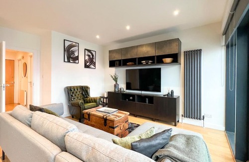 Finnieston Apartment | Lovely 2 Bed Duplex Apartment with Hydro Views