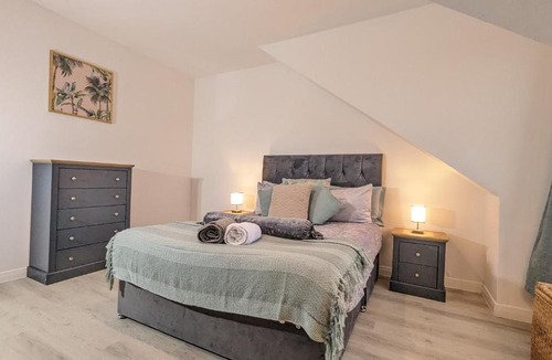 Greenock Apartment | Lovely 2 Bedroom Apartment in Central Location