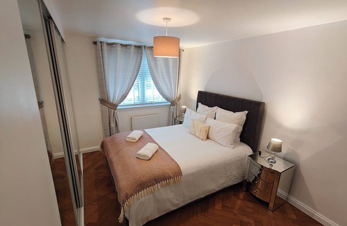 Clydebank Apartment | Lovely 2 Bedroom Modern Ground Floor flat