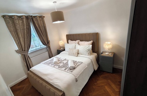 Clydebank Apartment | Lovely 2 Bedroom Modern Ground Floor flat