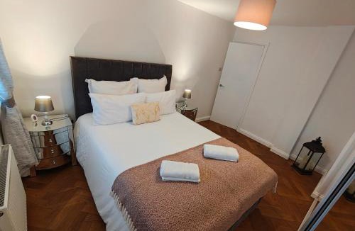 Clydebank Apartment | Lovely 2 Bedroom Modern Ground Floor Flat