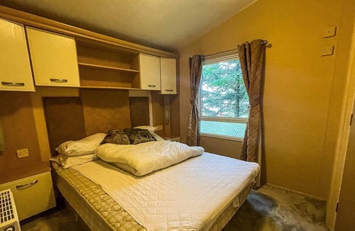 Beckingham House | Lovely 6 berth caravan with free WiFi at Steeple Bay Park ref 36118E