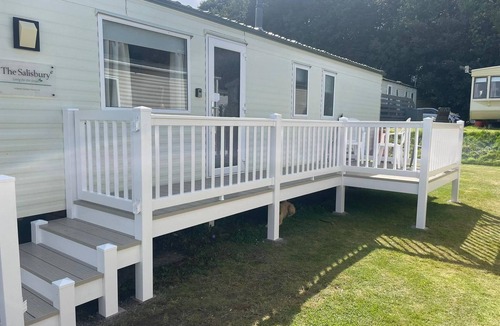 Stranraer House | Lovely and Comfy 3-Bedroom Mobile Home Retreat in Kirkcolm