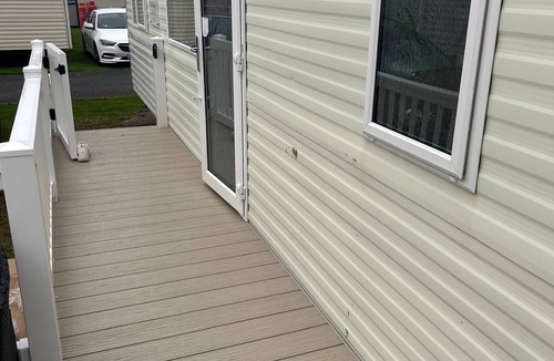Stranraer House | Lovely and Comfy 3-Bedroom Mobile Home Retreat in Kirkcolm