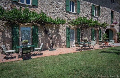 Pozzolengo Villa | Lovely apartment in villa for 3 guests with pool, A/C, WIFI, close to Sirmione