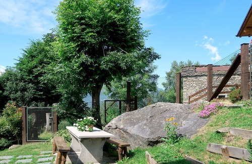 Peglio Apartment | Lovely apartment for 6 guests with WIFI, TV, patio and pets allowed