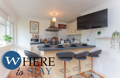 Longcroft Apartment | Lovely Apartment by the Hillwood Park-free Parking