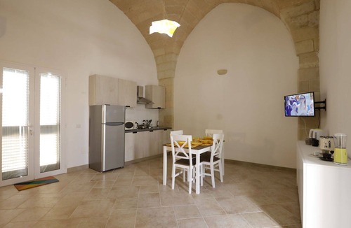 Vernole Apartment | Lovely apartment for 4 guests with WIFI, A/C, TV and pets allowed